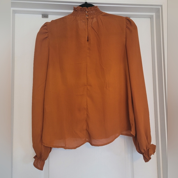 Orange Blouse with Lace Details, Button closure and long sleeve - Picture 2 of 4